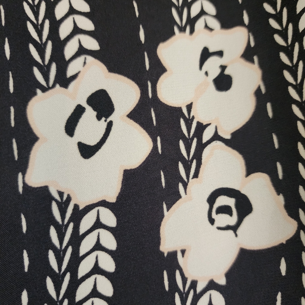 Express Floral Top - Picture 2 of 4